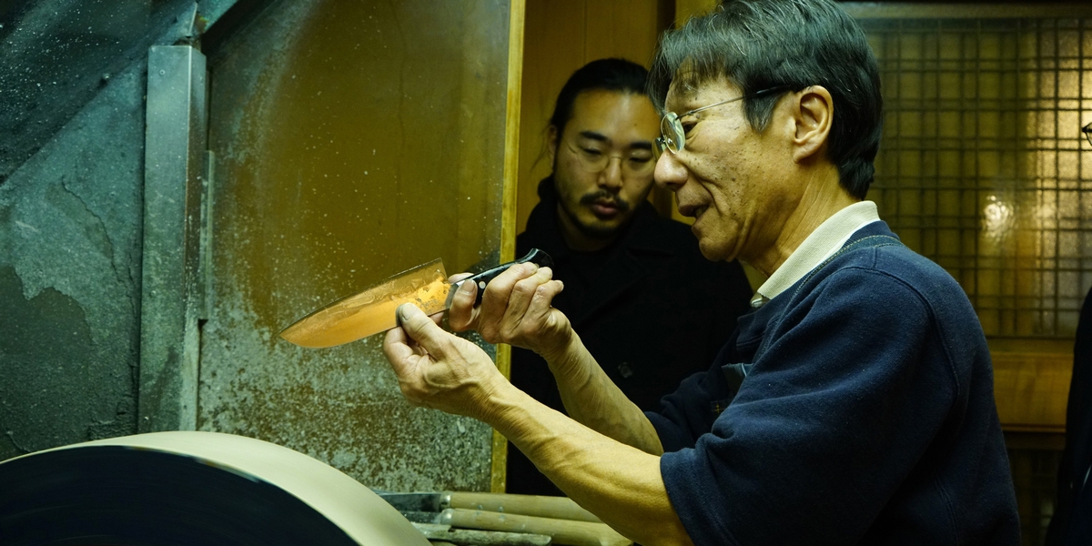 As a craftsman and trader, he offers “quality knives”. What idea lies behind the blade of the craftsman “Ubukeya” and what connection does the owner have with his accessory?