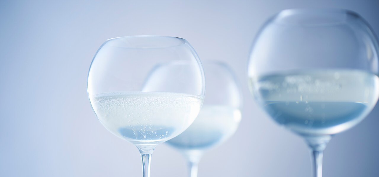 [Kimoto Glass TOKYO] Enjoying sake this summer – Savor the bubbles that pop in a glass made in a collaboration between Edo glass and a sommelier –