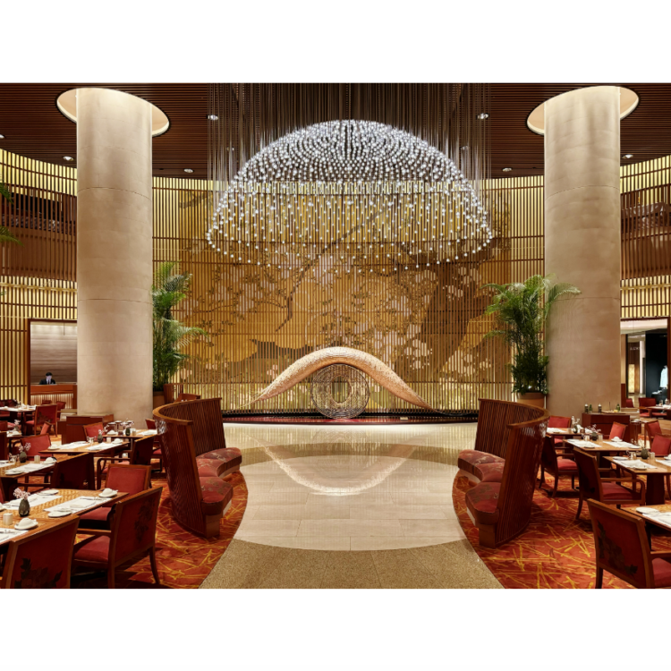 [Kyogen] SpringKamonArt Adorns the Lobby of The Peninsula Tokyo
