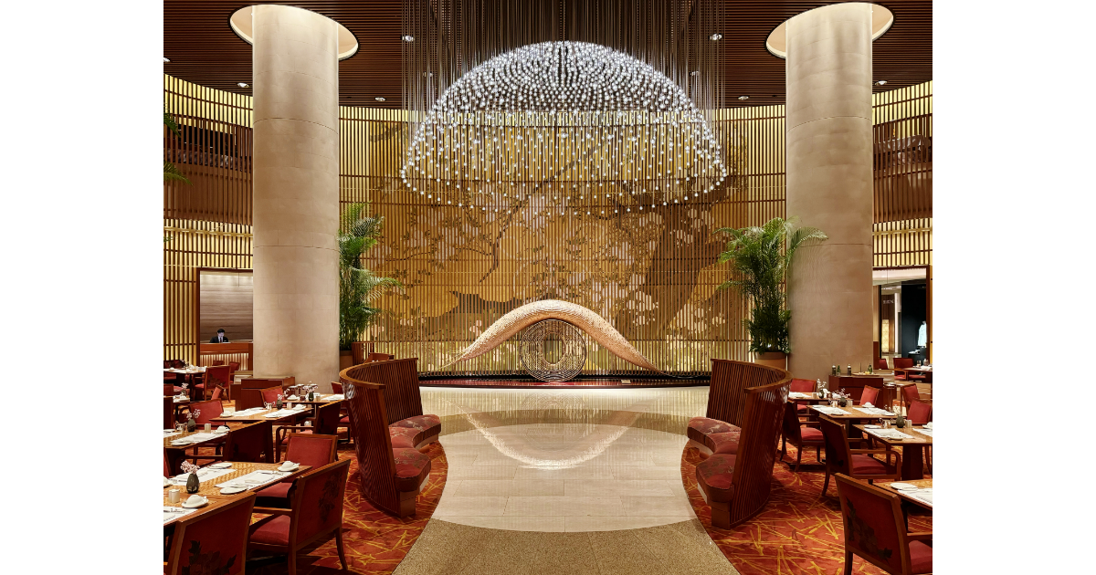 [Kyogen] SpringKamonArt Adorns the Lobby of The Peninsula Tokyo